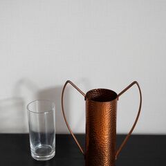 取っ手付き銅製花瓶の画像