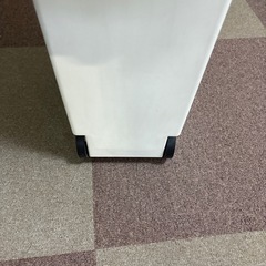 ペダル式ゴミ箱の画像
