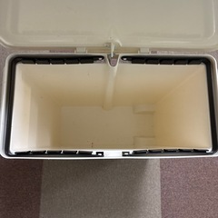 ペダル式ゴミ箱の画像