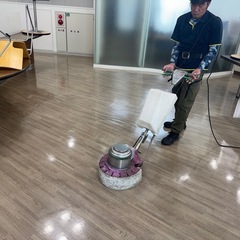 ビルの窓ガラス清掃 ☆経験者日給13000円以上可能です☆の画像