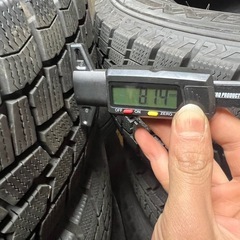 185/65r15スタッドレスタイヤダンロップwinter43週22年製4本セット(タイヤのみ)の画像