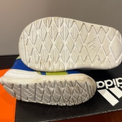 アディダス　スニーカー　スリッポンの画像