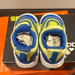 アディダス　スニーカー　スリッポンの画像