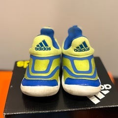 アディダス　スニーカー　スリッポンの画像