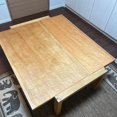 広がるローテーブル　無料の画像