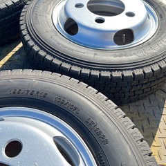 スタッドレスタイヤ　ヨコハマ 195/75R15 109/107L LT 12PRの画像