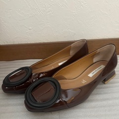 モードエジャコモ　サークルモチーフフラットパンプス ブラウンエナメル　本革 レザー極美品の画像