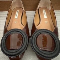 モードエジャコモ　サークルモチーフフラットパンプス ブラウンエナメル　本革 レザー極美品の画像