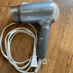 鍋、ヘアドライヤー、小型空気入れの画像