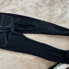 スキニーパンツ ブラックの画像