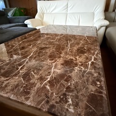 大理石 テーブルの画像