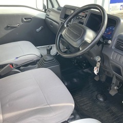 16年式ですがかなりのきれいさ良質な軽トラ！すぐ使えます！車検８年２月格安継続車検承ります！F5マニュアル！エアコン付き！ボディも内装もキレイです！の画像