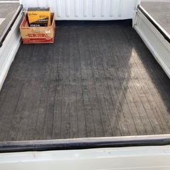 16年式ですがかなりのきれいさ良質な軽トラ！すぐ使えます！車検８年２月格安継続車検承ります！F5マニュアル！エアコン付き！ボディも内装もキレイです！の画像