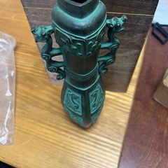 青銅の花瓶の画像