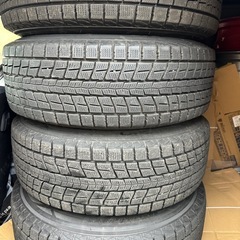 【値段相談可】ダンロップ スタッドレスタイヤ 215/65R16の画像