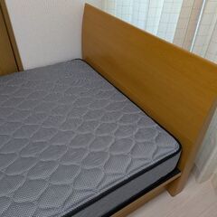 ニトリ跳ね上げ収納ベッド(セミダブル2000×1200)の画像