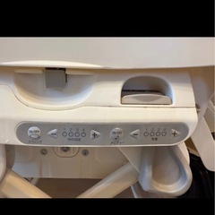 コンビ　電動ハイローチェアの画像