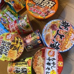食品、カップラーメン、ジュースコーヒー、お菓子類の画像