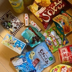 食品、カップラーメン、ジュースコーヒー、お菓子類の画像