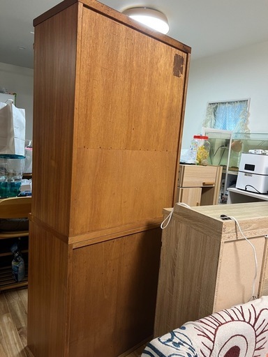 ガラス扉付き 木製キャビネット (あんじ) 東所沢の収納家具