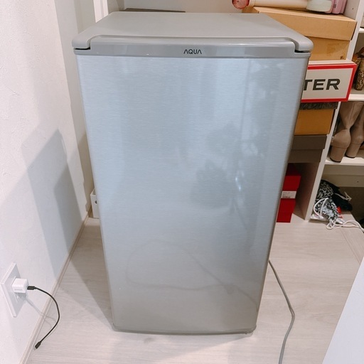 冷蔵庫 製氷機能付き 75L AQUA ノンフロン直冷式　AQR-8G　直冷式 愛知岐阜/送料込☆美品☆AQUA 75L冷蔵庫 AQR-8G(S) 2018年