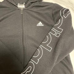 adidasパーカー160の画像