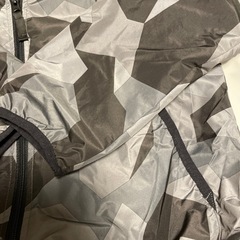 風を通さず暖かいパーカー160の画像