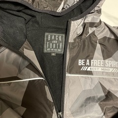 風を通さず暖かいパーカー160の画像