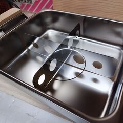 未使用品　美品　電気保温卓上鍋　おでん鍋　卓上コンパクト　木蓋　18-8ステンレス鍋（底の厚さ0.3㎝）　サイズ（約）：23.5㎝×26.5㎝ 容量：3.4ℓ　中央産業の画像