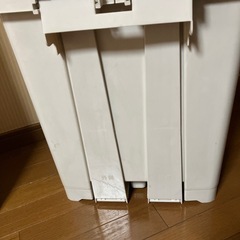 仕切り入りゴミ箱の画像