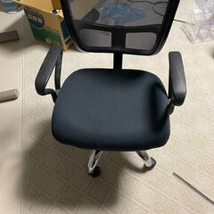 【無料】大阪:パソコンデスク椅子セット（ライト付き）の画像