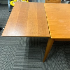 ダイニングテーブルの画像