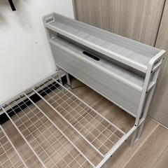 ベッドフレーム　シングル　　ホワイト　木目の画像