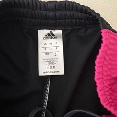 adidas 半ズボンの画像