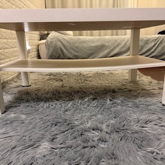 ホワイトテーブルの画像