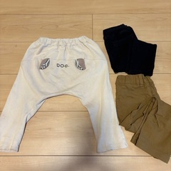 95〜100サイズの服と3歳前後の靴下の画像