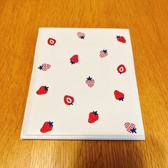 苺の折り畳みミラーの画像