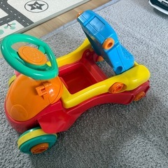 車のおもちゃの画像