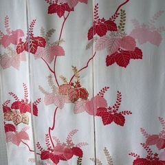 着物素材リメイク暖簾、花柄模様、横〜112–丈〜106!
の画像