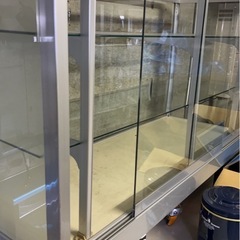 本日限定、ガラス棚相談して金額を決めましょう。の画像