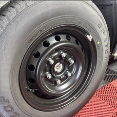 トヨタ　ハイエース　新車外し　純正タイヤホイールセット　スチール　80R15 製造25年41週　夏タイヤ　キャップ付きの画像