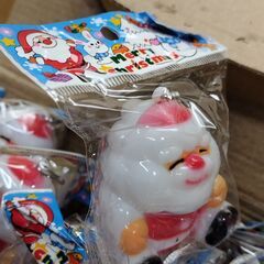 18個セット　クリスマス　光るサンタさん人形　ひかるペンダント　高さ6㎝　幅5㎝の画像