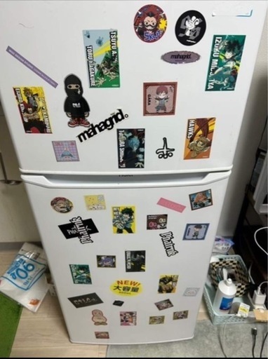 珍しいシールを貼った冷蔵庫