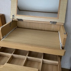 ドレッサー　収納棚の画像