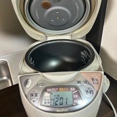 SANYO 5.5合炊飯器　の画像
