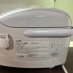 SANYO 5.5合炊飯器　の画像