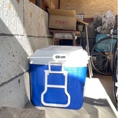 超大型青色クーラーボックス キャスター付き の画像