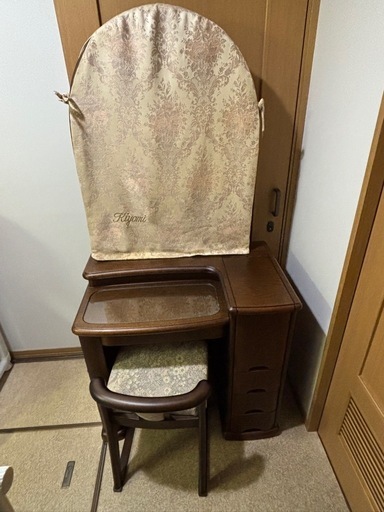 昭和レトロなドレッサー・鏡台椅子のセット (詩) 新長田のドレッサーの