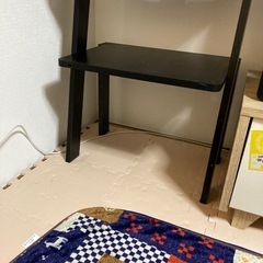 黒のオープンラックの画像