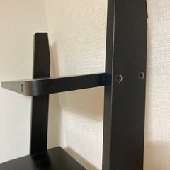 黒のオープンラックの画像